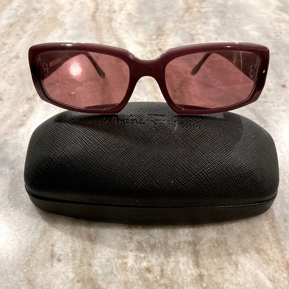 Salvatore Ferragamo sunglasses with iconic double Gancini and case - Picture 1 of 9